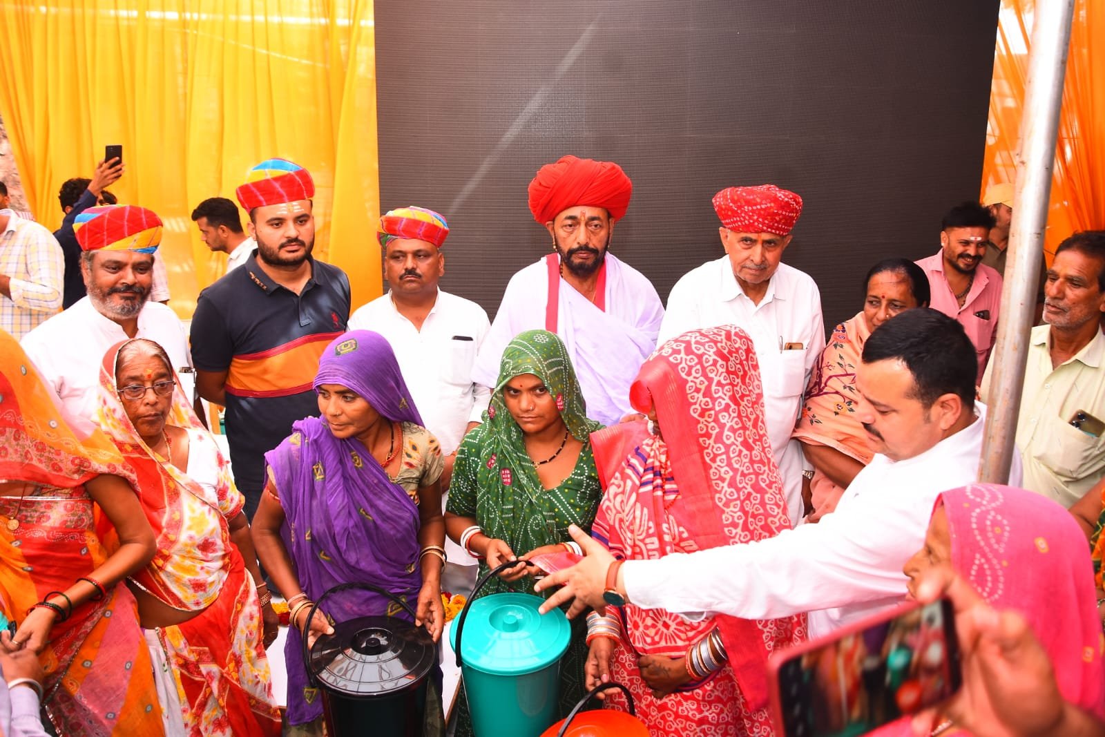 नगर परिषद सिरोही द्वारा “हर घर चार डस्टबिन,